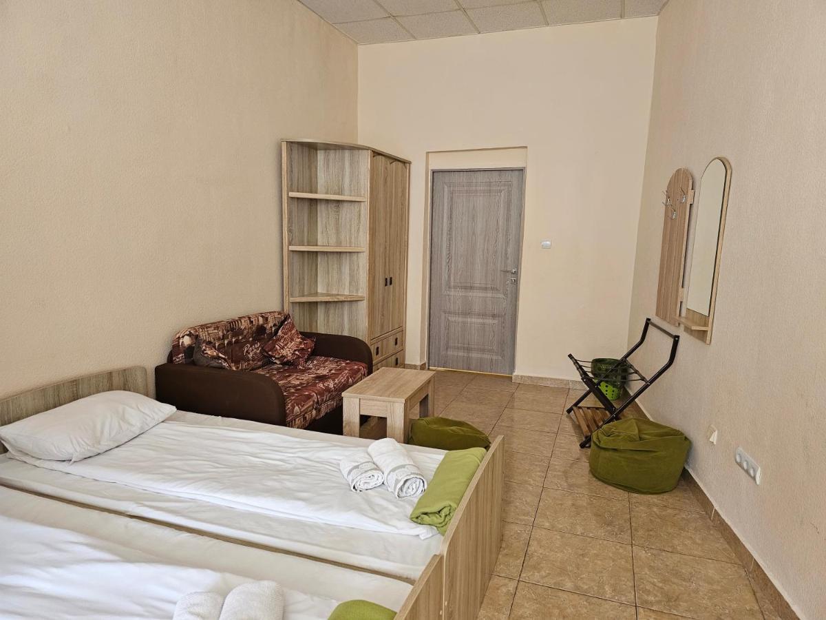 Coin Apartments & Poshtel Tjernivtsi Eksteriør billede
