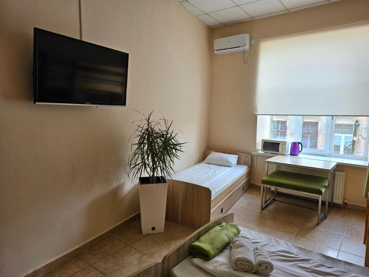 Coin Apartments & Poshtel Tjernivtsi Eksteriør billede