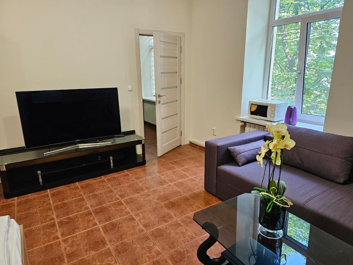 Coin Apartments & Poshtel Tjernivtsi Eksteriør billede