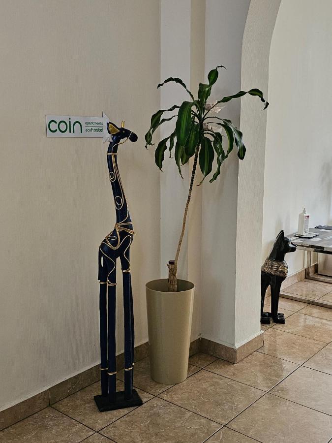 Coin Apartments & Poshtel Tjernivtsi Eksteriør billede