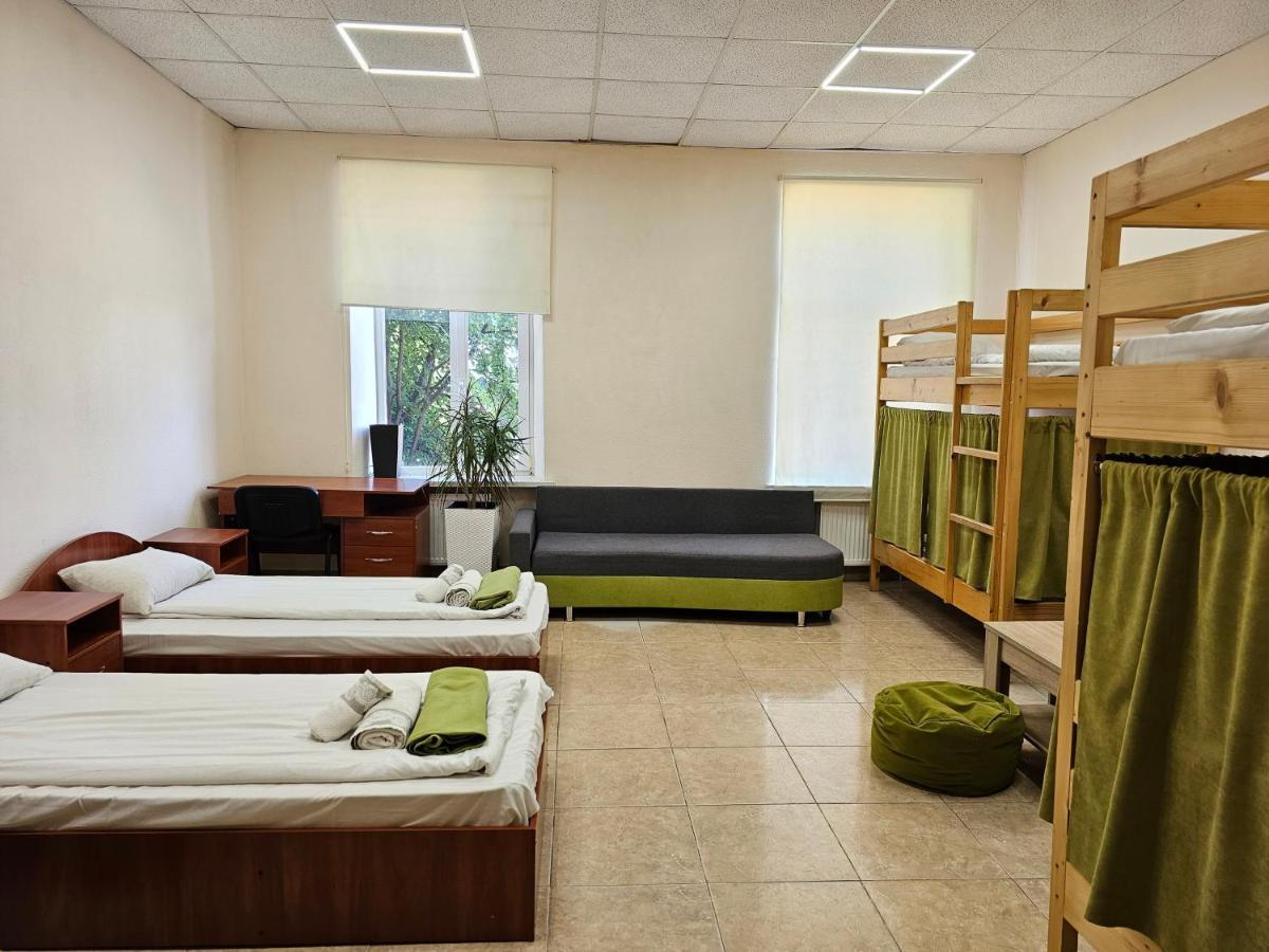 Coin Apartments & Poshtel Tjernivtsi Eksteriør billede