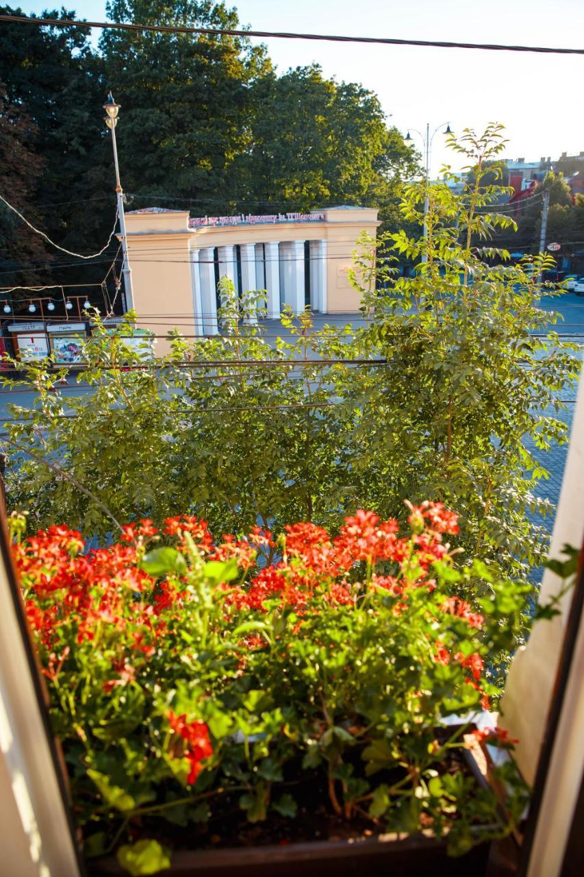 Coin Apartments & Poshtel Tjernivtsi Eksteriør billede