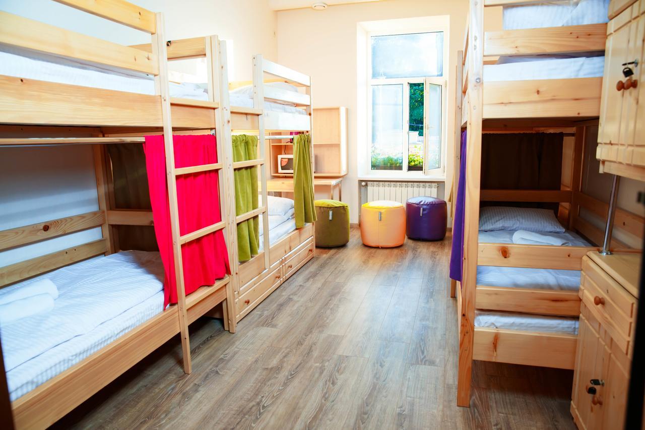 Coin Apartments & Poshtel Tjernivtsi Eksteriør billede
