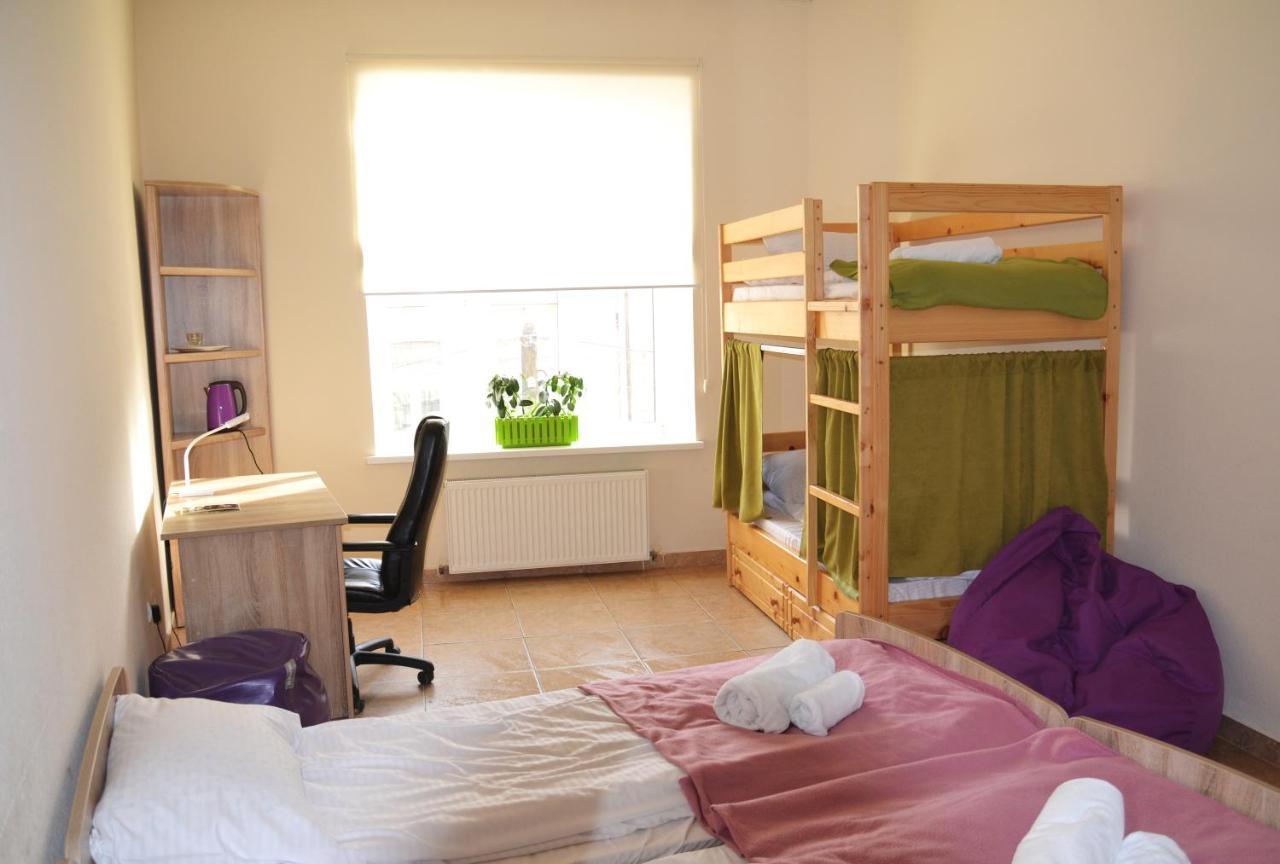 Coin Apartments & Poshtel Tjernivtsi Eksteriør billede