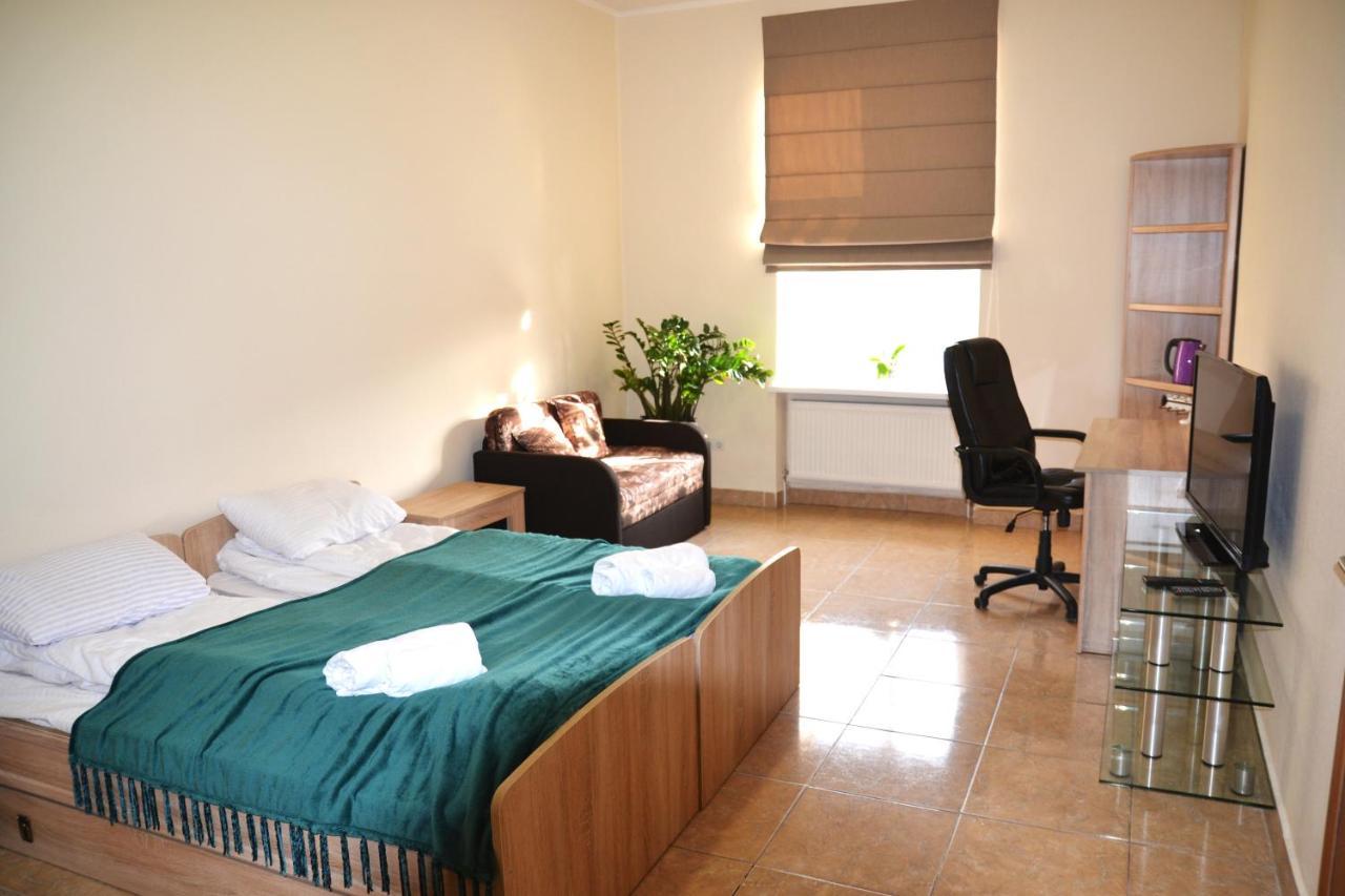 Coin Apartments & Poshtel Tjernivtsi Eksteriør billede