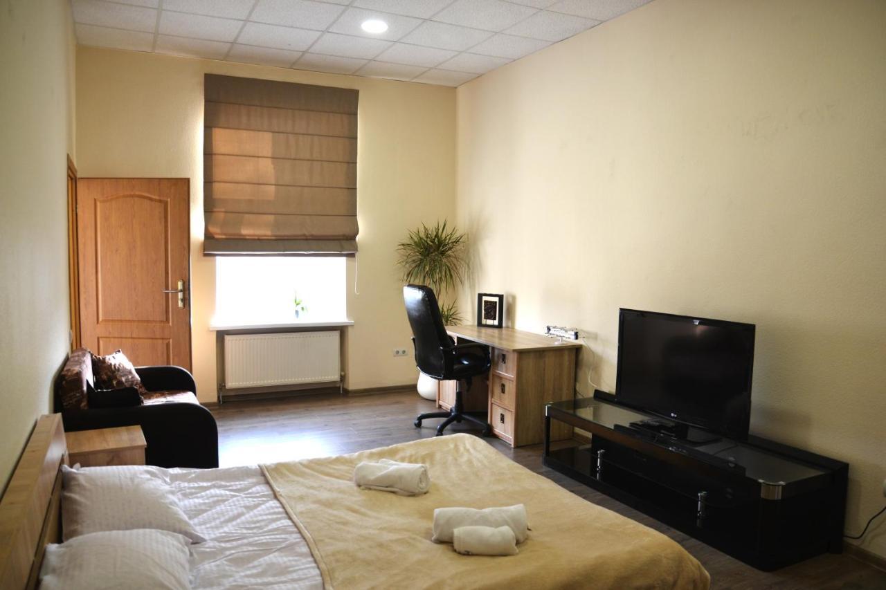 Coin Apartments & Poshtel Tjernivtsi Eksteriør billede