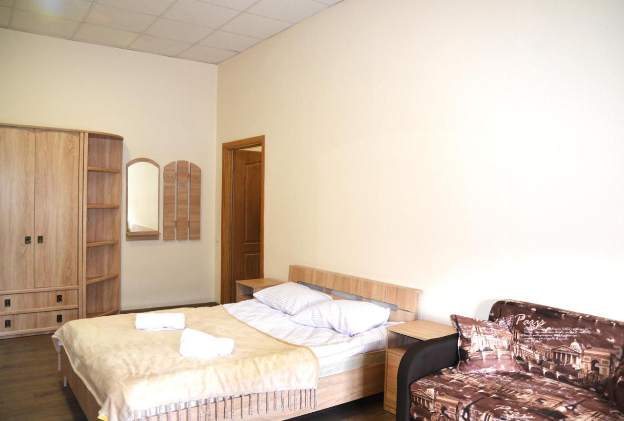 Coin Apartments & Poshtel Tjernivtsi Eksteriør billede