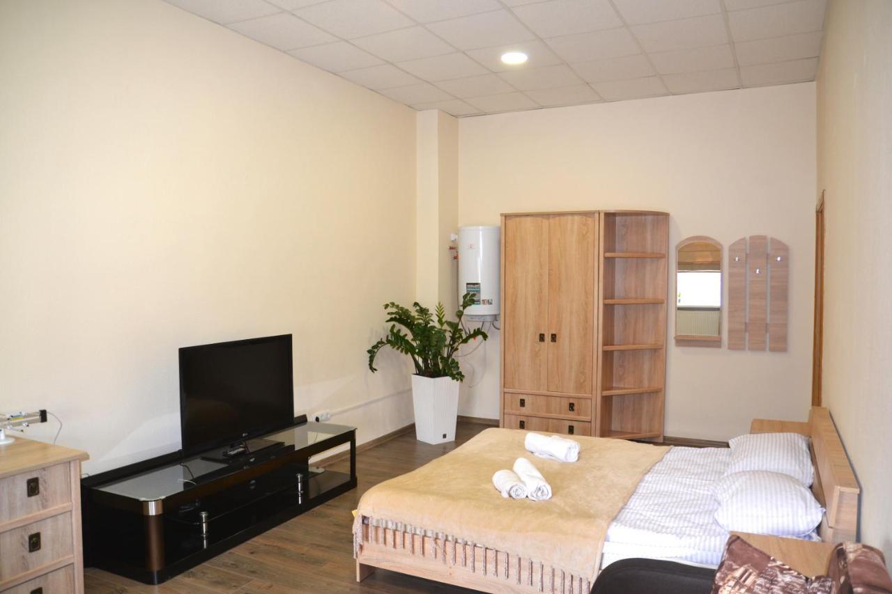 Coin Apartments & Poshtel Tjernivtsi Eksteriør billede